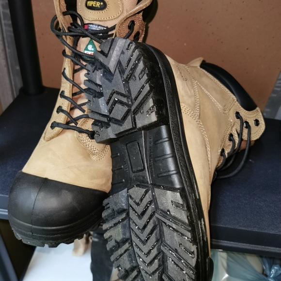 Safety boots - Picture 7 of 10